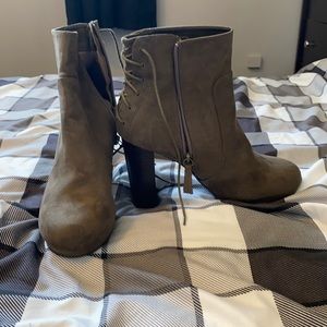 *SOLD* Heeled bootie